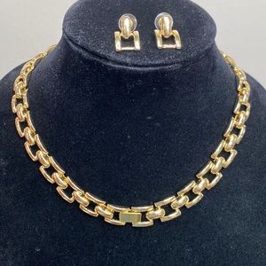 18 kt gold plated earring/necklace set